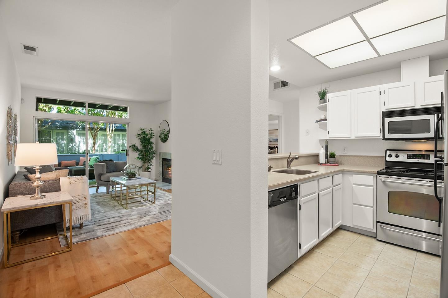 Detail Gallery Image 4 of 21 For 1648 Parkview Green Cir, San Jose,  CA 95131 - 1 Beds | 1 Baths
