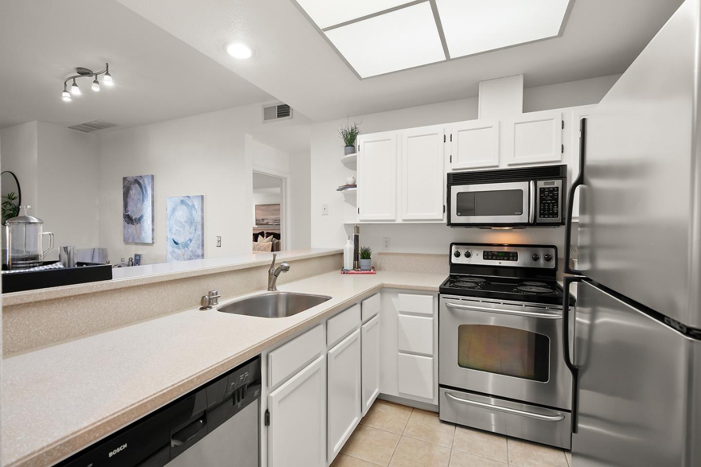 Detail Gallery Image 8 of 21 For 1648 Parkview Green Cir, San Jose,  CA 95131 - 1 Beds | 1 Baths
