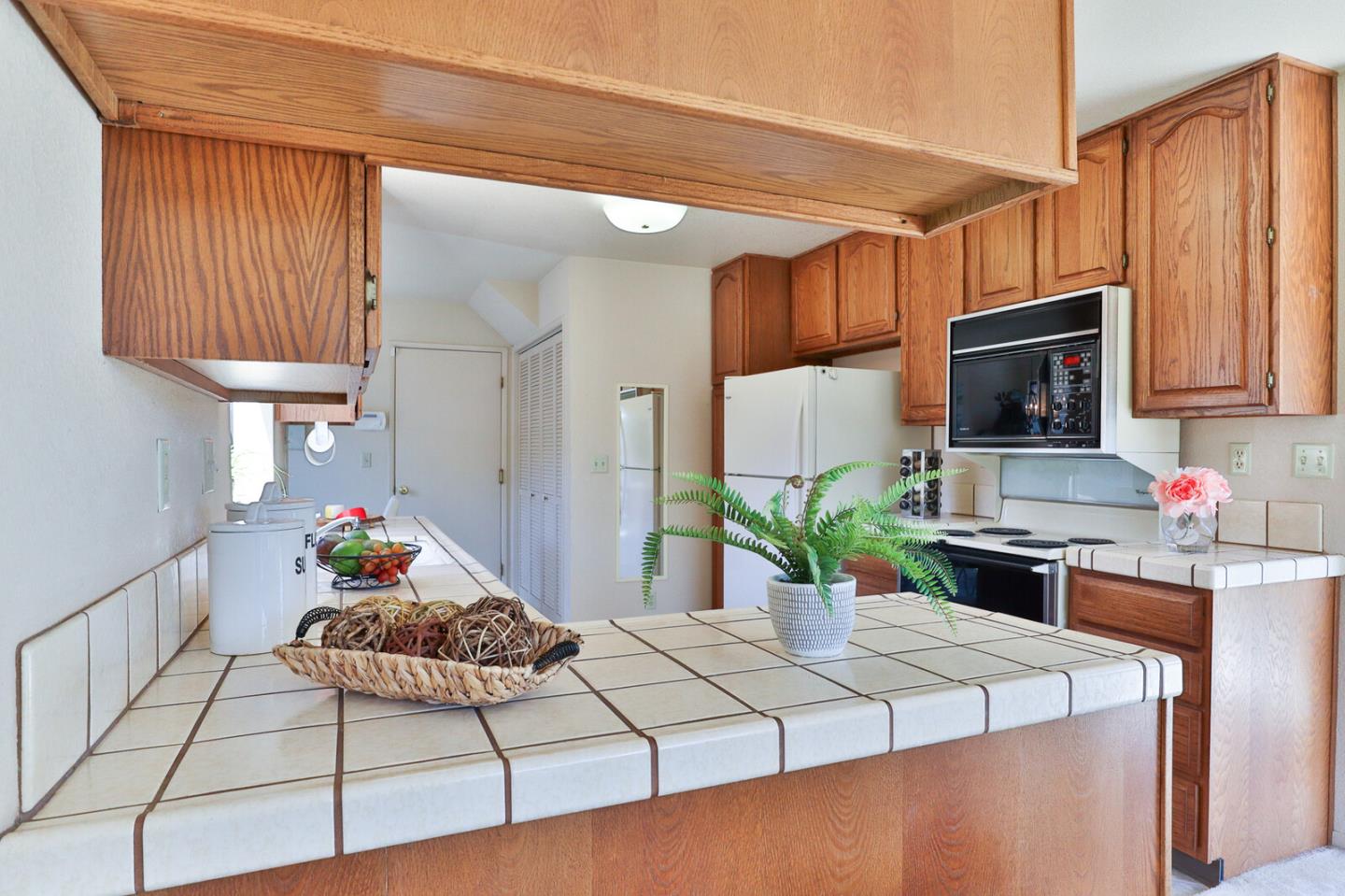 Detail Gallery Image 10 of 52 For 8760 Rancho Hills Dr, Gilroy,  CA 95020 - 4 Beds | 3 Baths