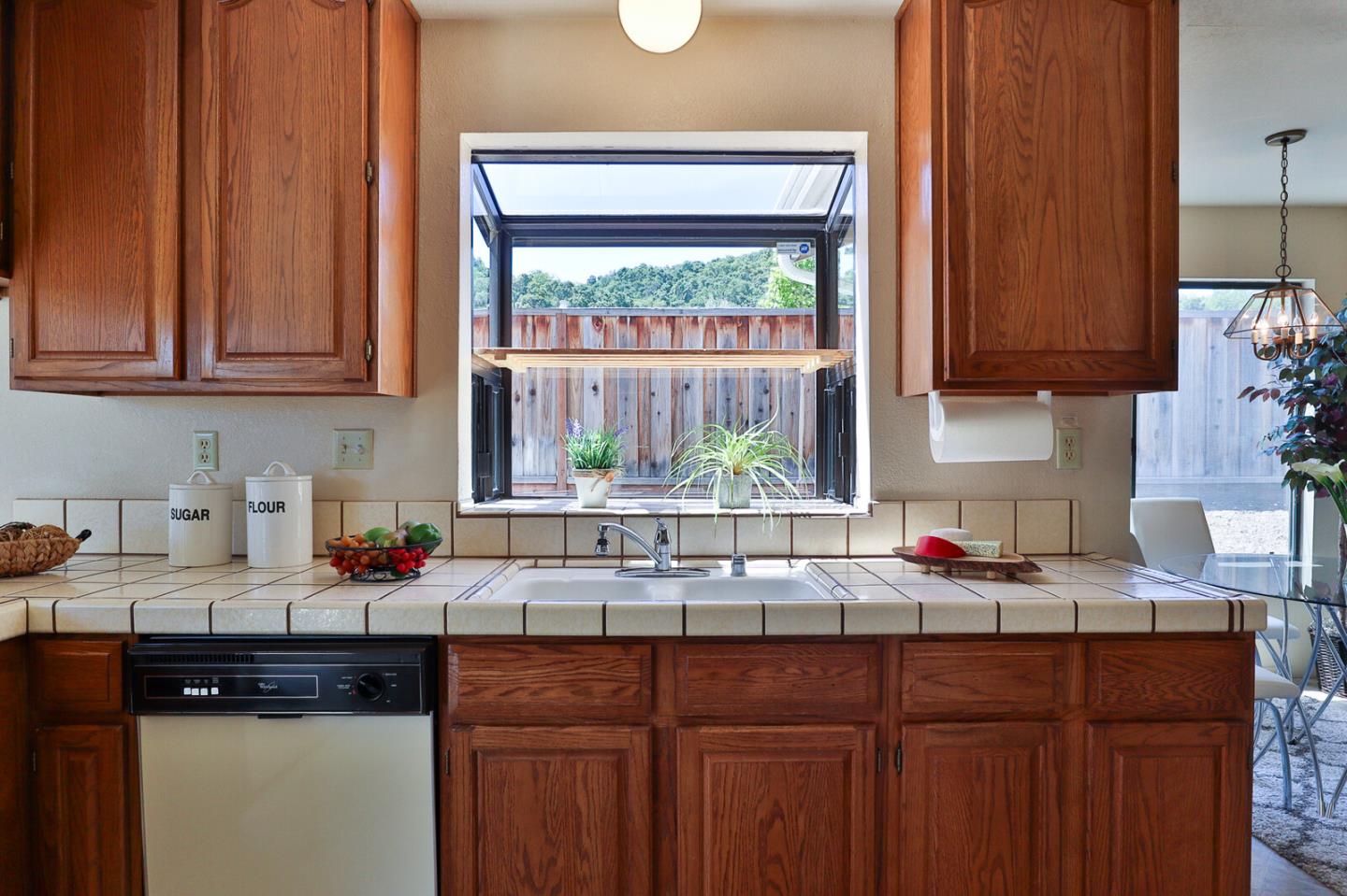 Detail Gallery Image 11 of 52 For 8760 Rancho Hills Dr, Gilroy,  CA 95020 - 4 Beds | 3 Baths