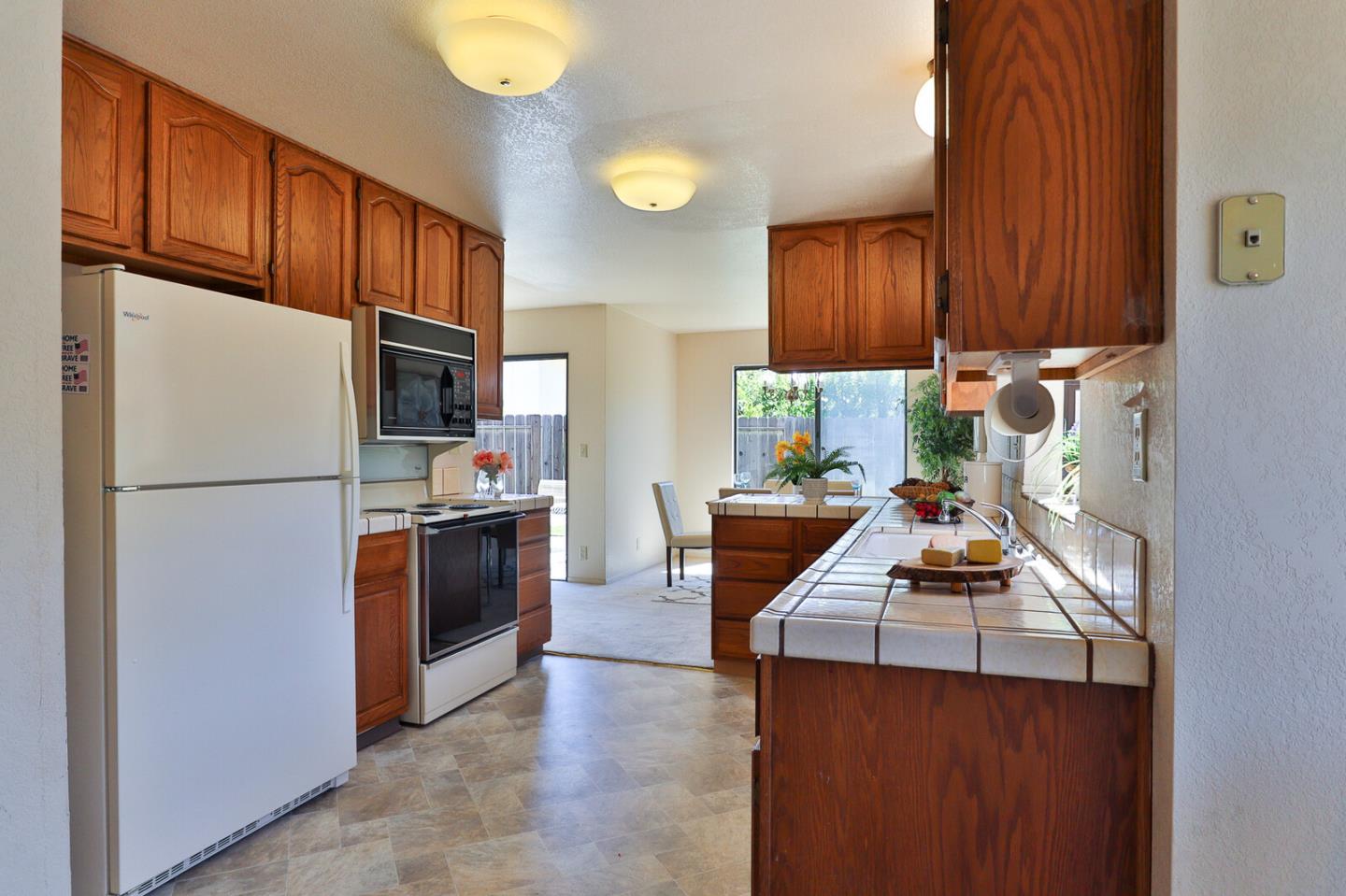 Detail Gallery Image 12 of 52 For 8760 Rancho Hills Dr, Gilroy,  CA 95020 - 4 Beds | 3 Baths