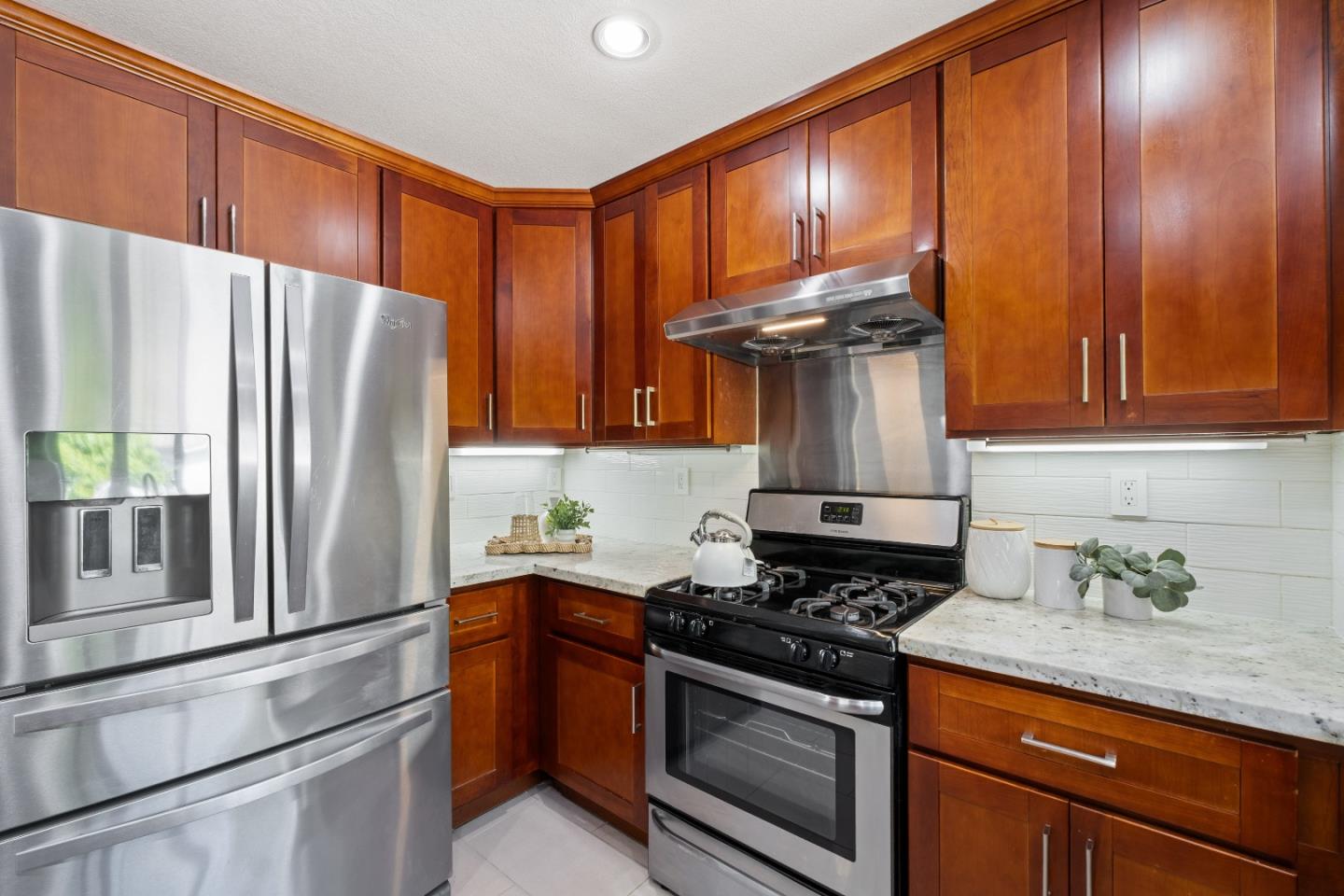 Detail Gallery Image 15 of 51 For 1875 Sheri Ann Cir, San Jose,  CA 95131 - 2 Beds | 2 Baths