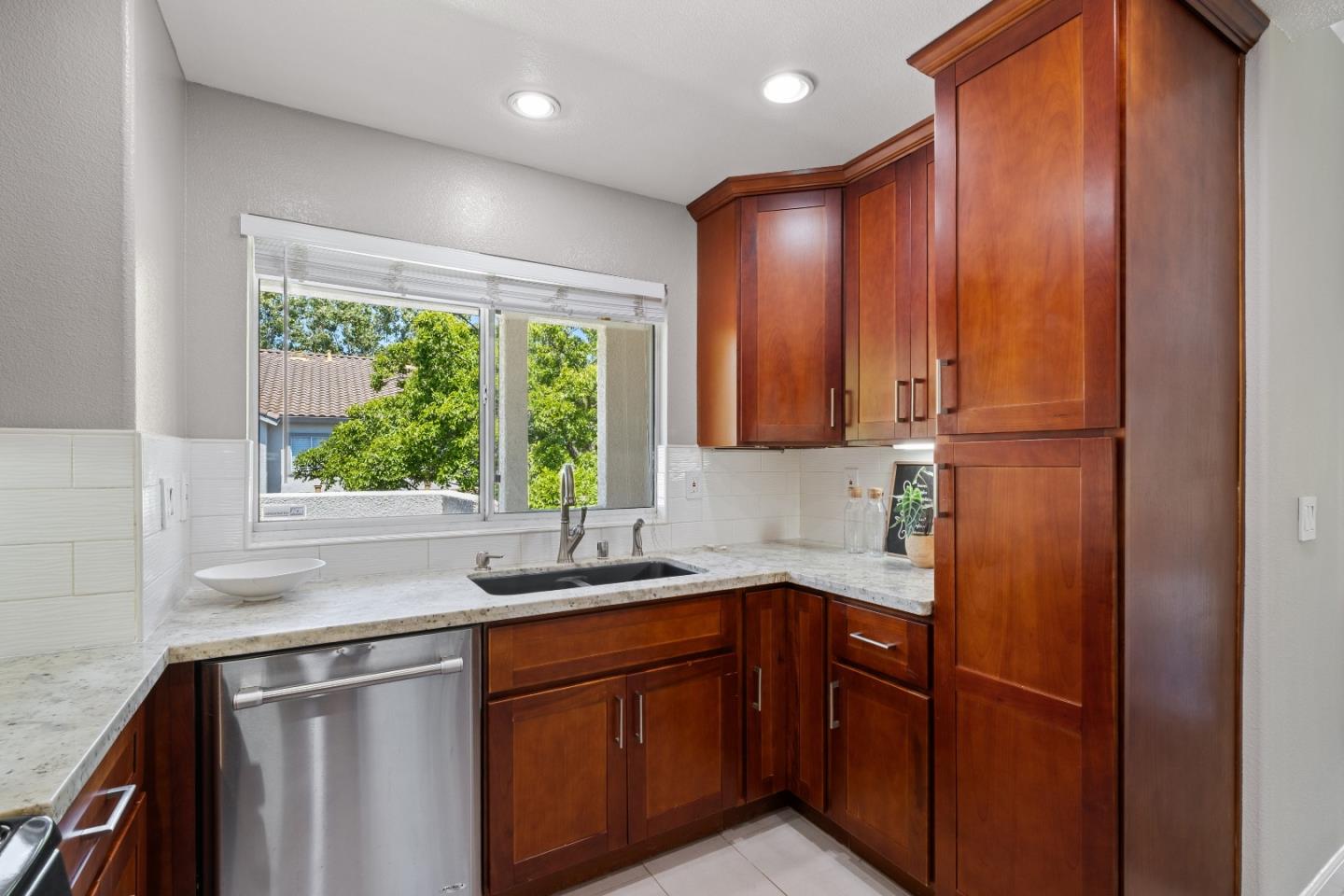 Detail Gallery Image 17 of 51 For 1875 Sheri Ann Cir, San Jose,  CA 95131 - 2 Beds | 2 Baths