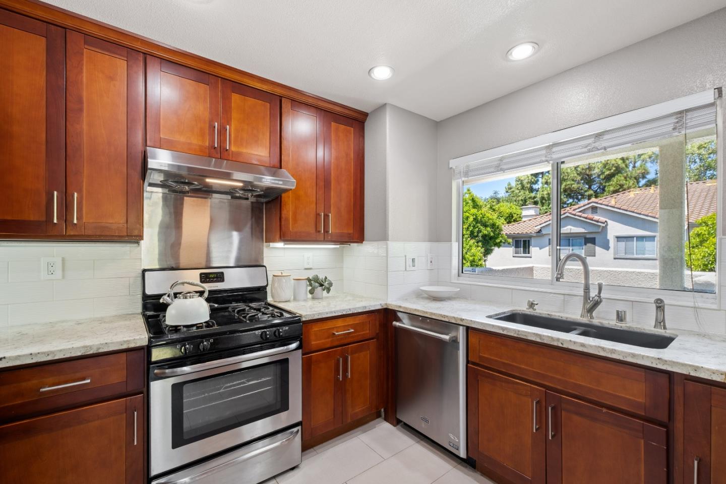 Detail Gallery Image 18 of 51 For 1875 Sheri Ann Cir, San Jose,  CA 95131 - 2 Beds | 2 Baths