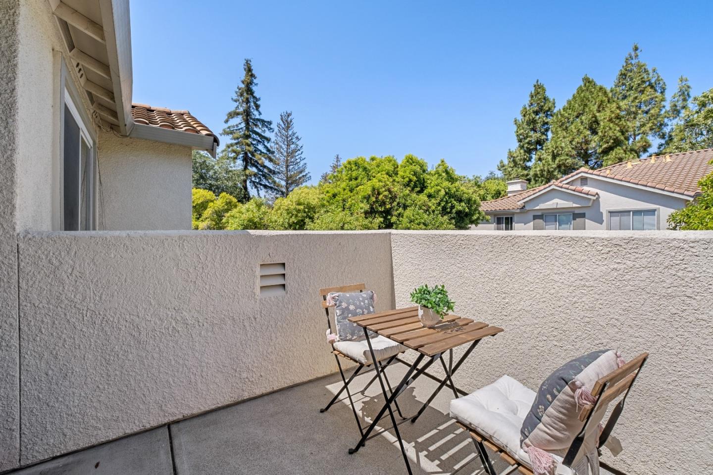 Detail Gallery Image 2 of 51 For 1875 Sheri Ann Cir, San Jose,  CA 95131 - 2 Beds | 2 Baths