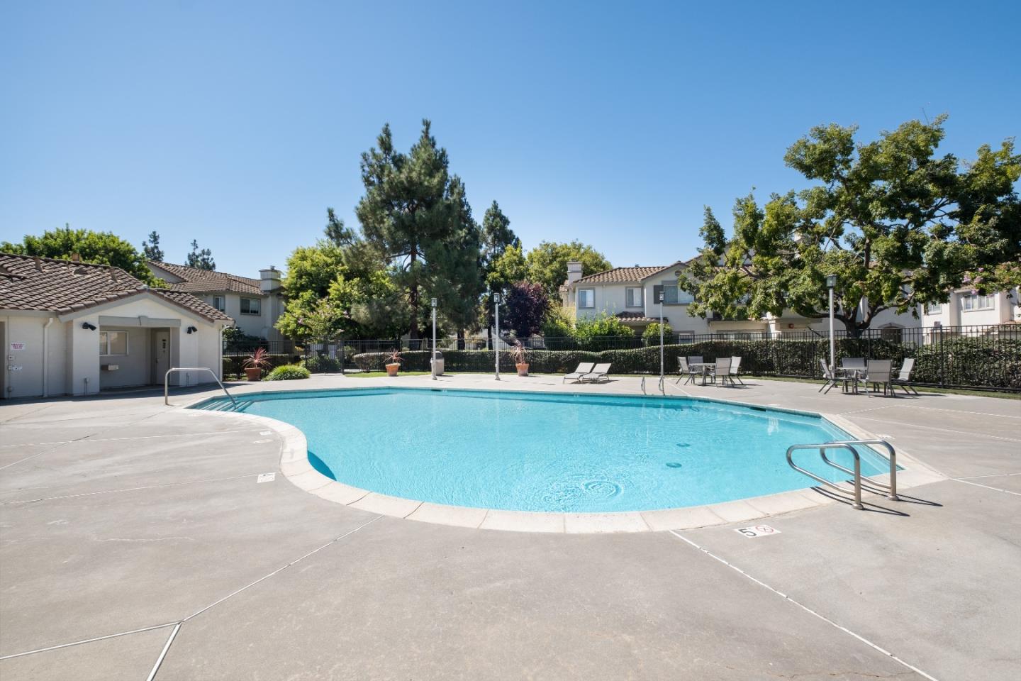 Detail Gallery Image 40 of 51 For 1875 Sheri Ann Cir, San Jose,  CA 95131 - 2 Beds | 2 Baths