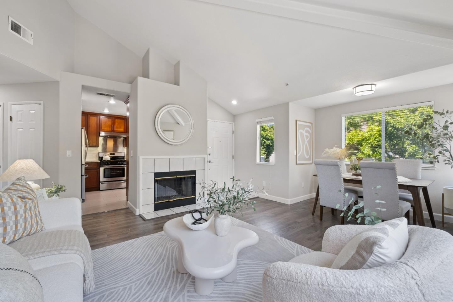 Detail Gallery Image 9 of 51 For 1875 Sheri Ann Cir, San Jose,  CA 95131 - 2 Beds | 2 Baths