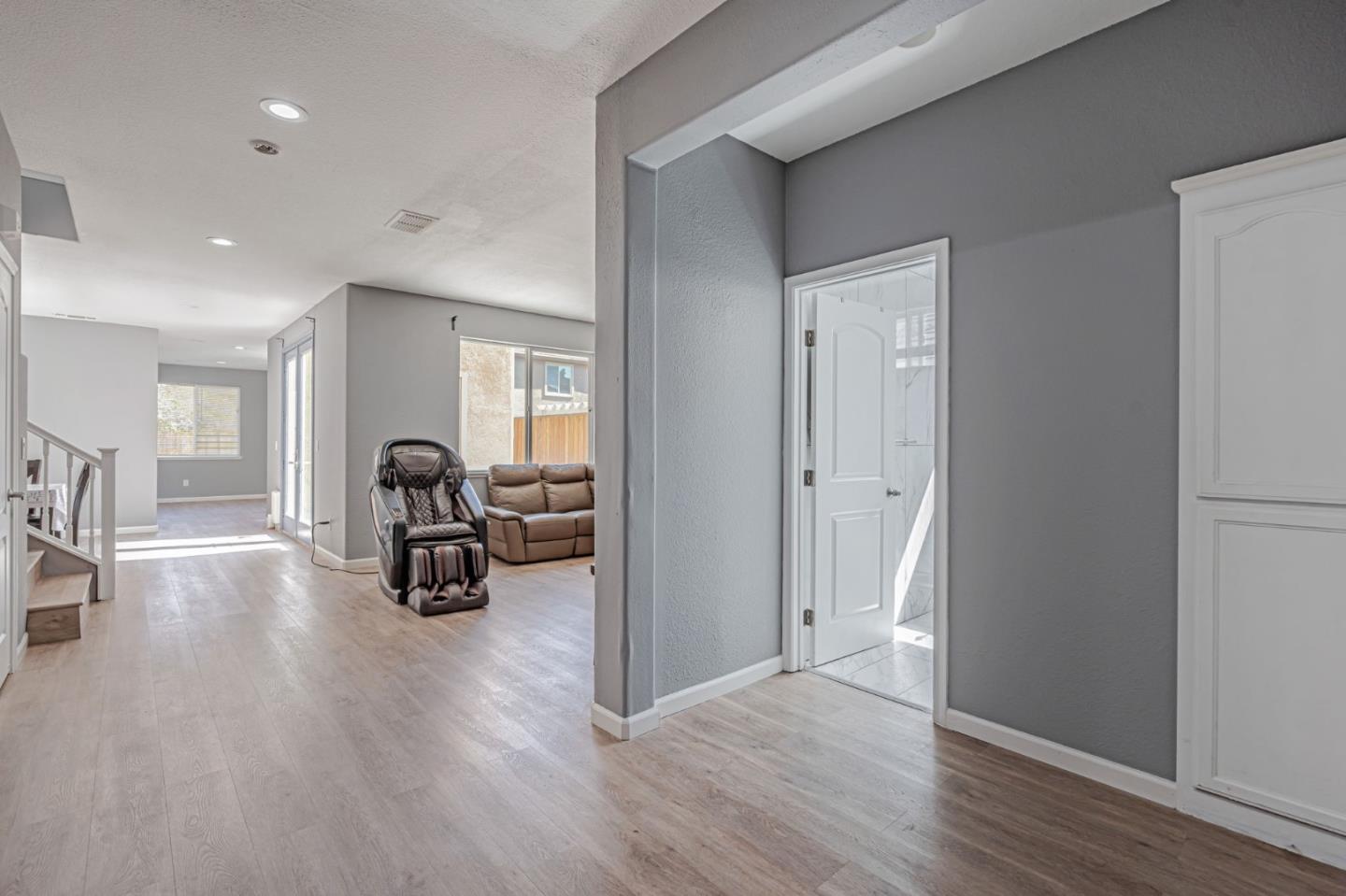 Detail Gallery Image 4 of 45 For 5323 Gold Creek Cir, Discovery Bay,  CA 94505 - 5 Beds | 3 Baths