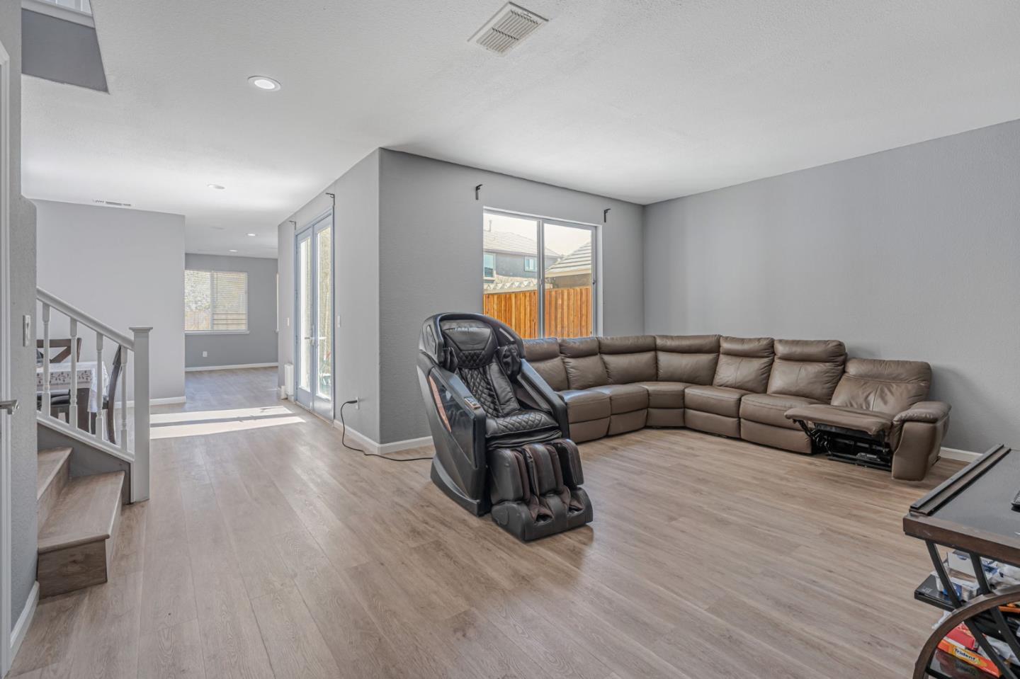 Detail Gallery Image 5 of 45 For 5323 Gold Creek Cir, Discovery Bay,  CA 94505 - 5 Beds | 3 Baths