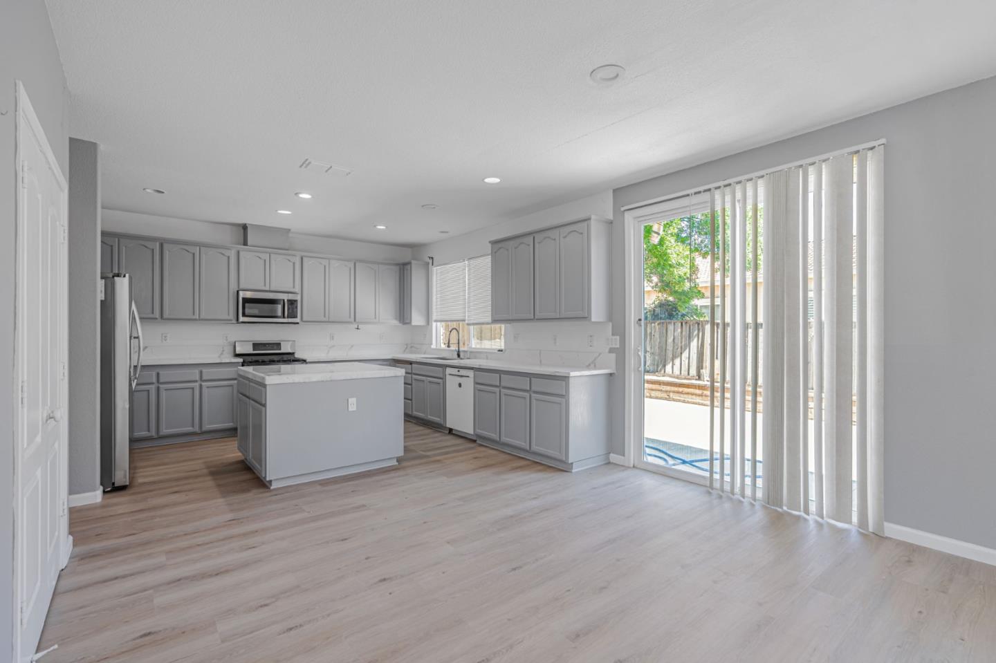 Detail Gallery Image 7 of 45 For 5323 Gold Creek Cir, Discovery Bay,  CA 94505 - 5 Beds | 3 Baths