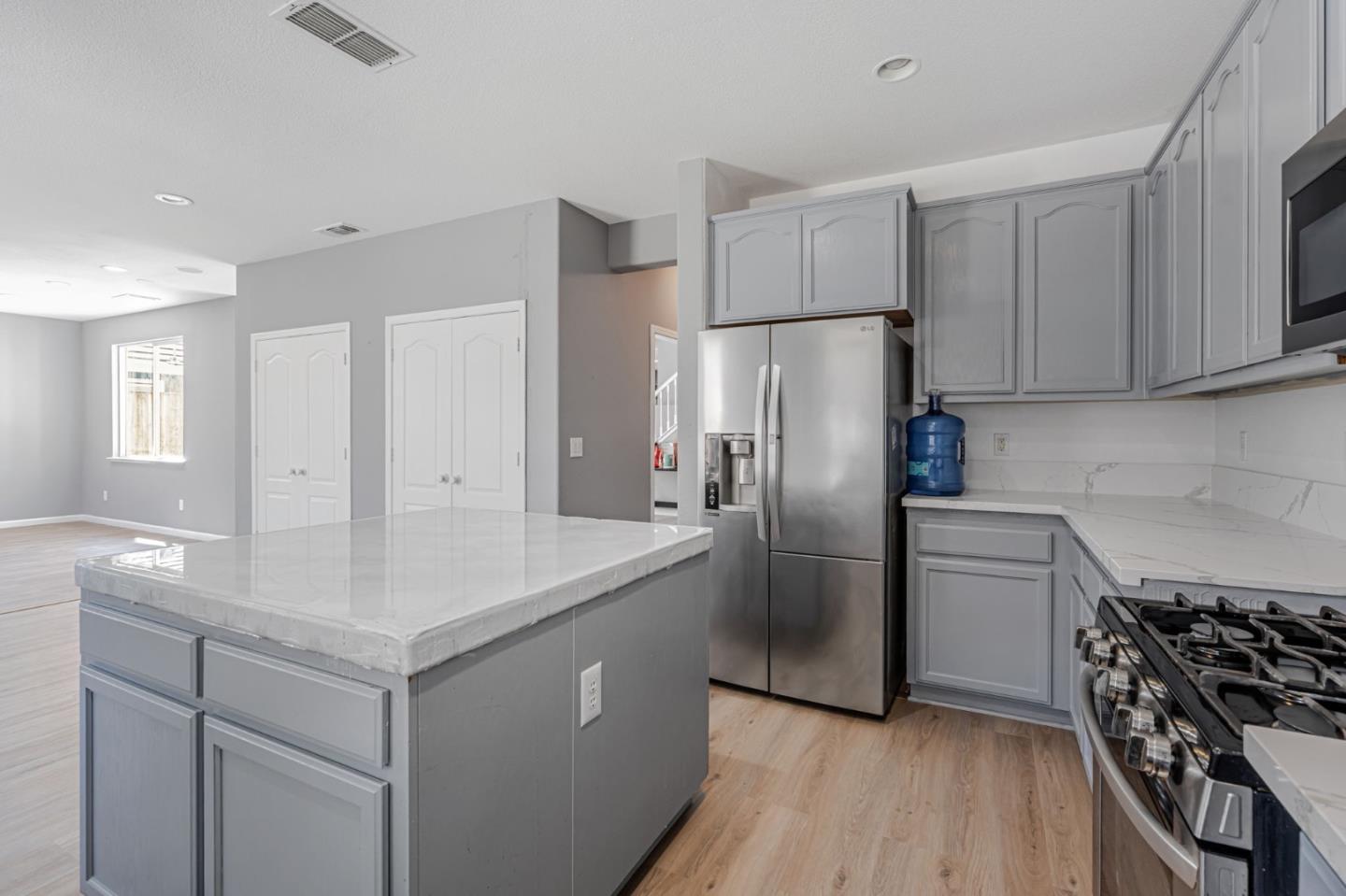 Detail Gallery Image 8 of 45 For 5323 Gold Creek Cir, Discovery Bay,  CA 94505 - 5 Beds | 3 Baths