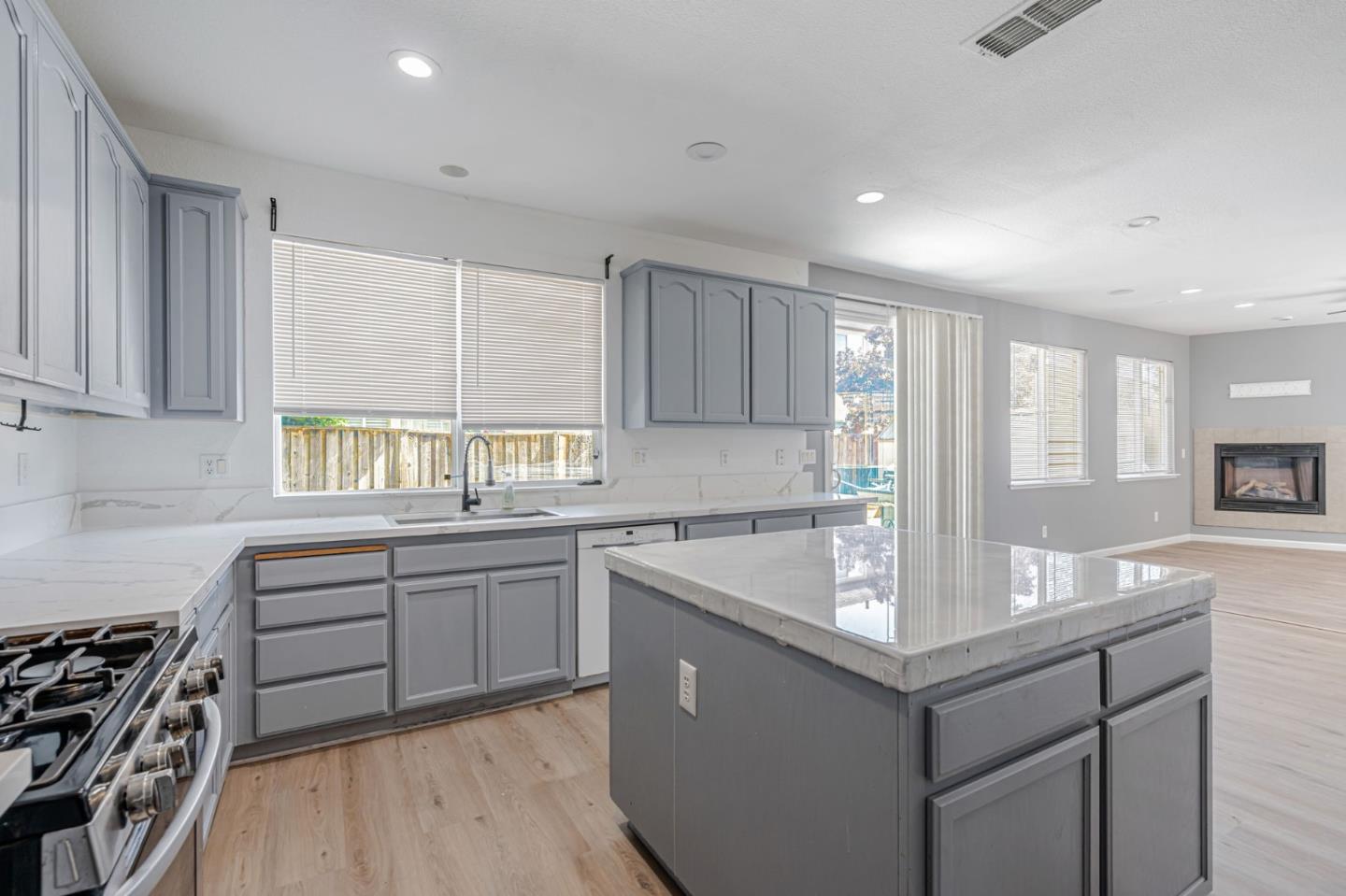 Detail Gallery Image 9 of 45 For 5323 Gold Creek Cir, Discovery Bay,  CA 94505 - 5 Beds | 3 Baths