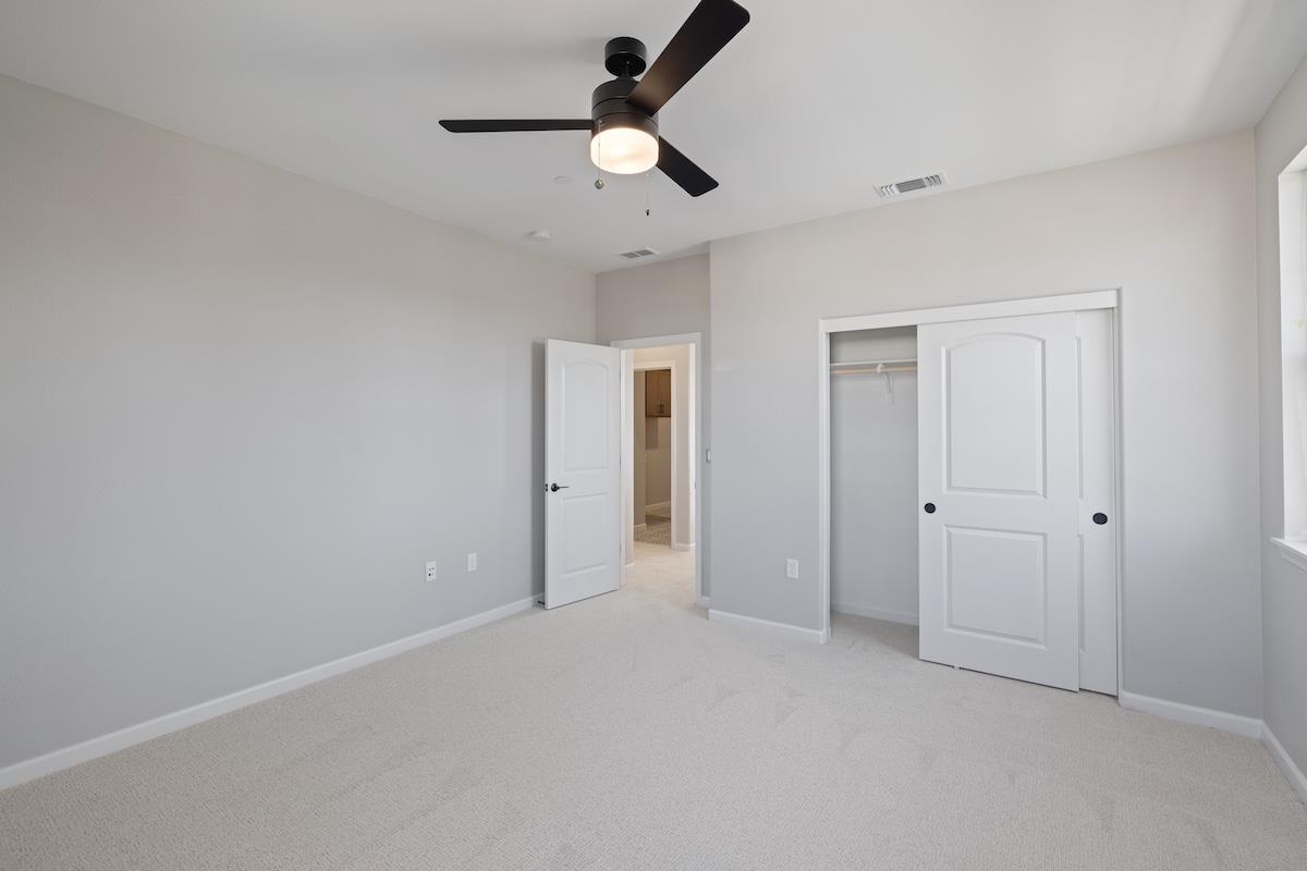 Detail Gallery Image 17 of 43 For 1861 Hydrangea Dr, Hollister,  CA 95023 - 5 Beds | 3 Baths