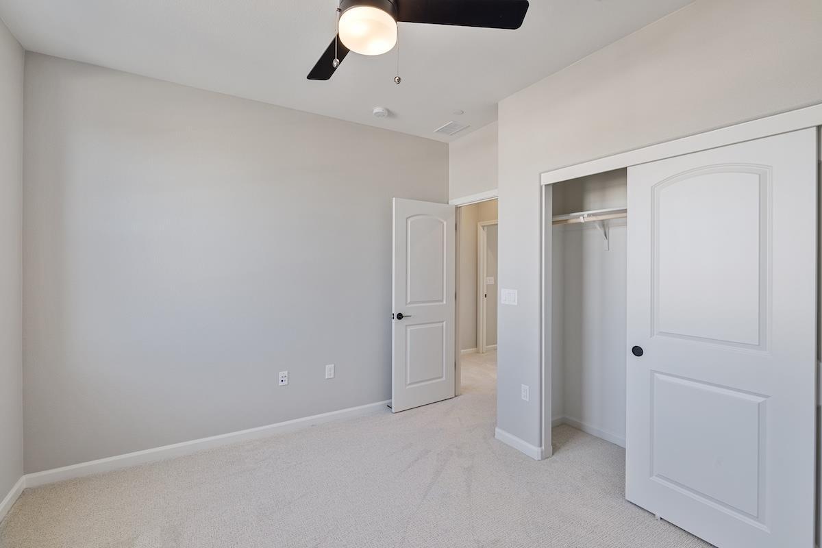 Detail Gallery Image 19 of 43 For 1861 Hydrangea Dr, Hollister,  CA 95023 - 5 Beds | 3 Baths