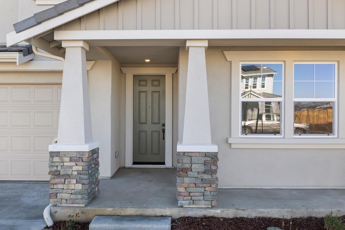 Detail Gallery Image 2 of 43 For 1861 Hydrangea Dr, Hollister,  CA 95023 - 5 Beds | 3 Baths