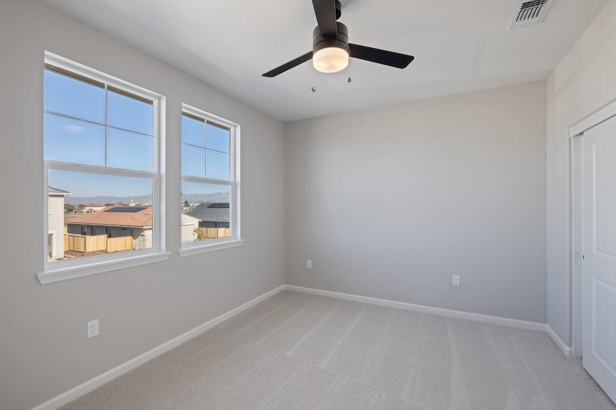 Detail Gallery Image 20 of 43 For 1861 Hydrangea Dr, Hollister,  CA 95023 - 5 Beds | 3 Baths