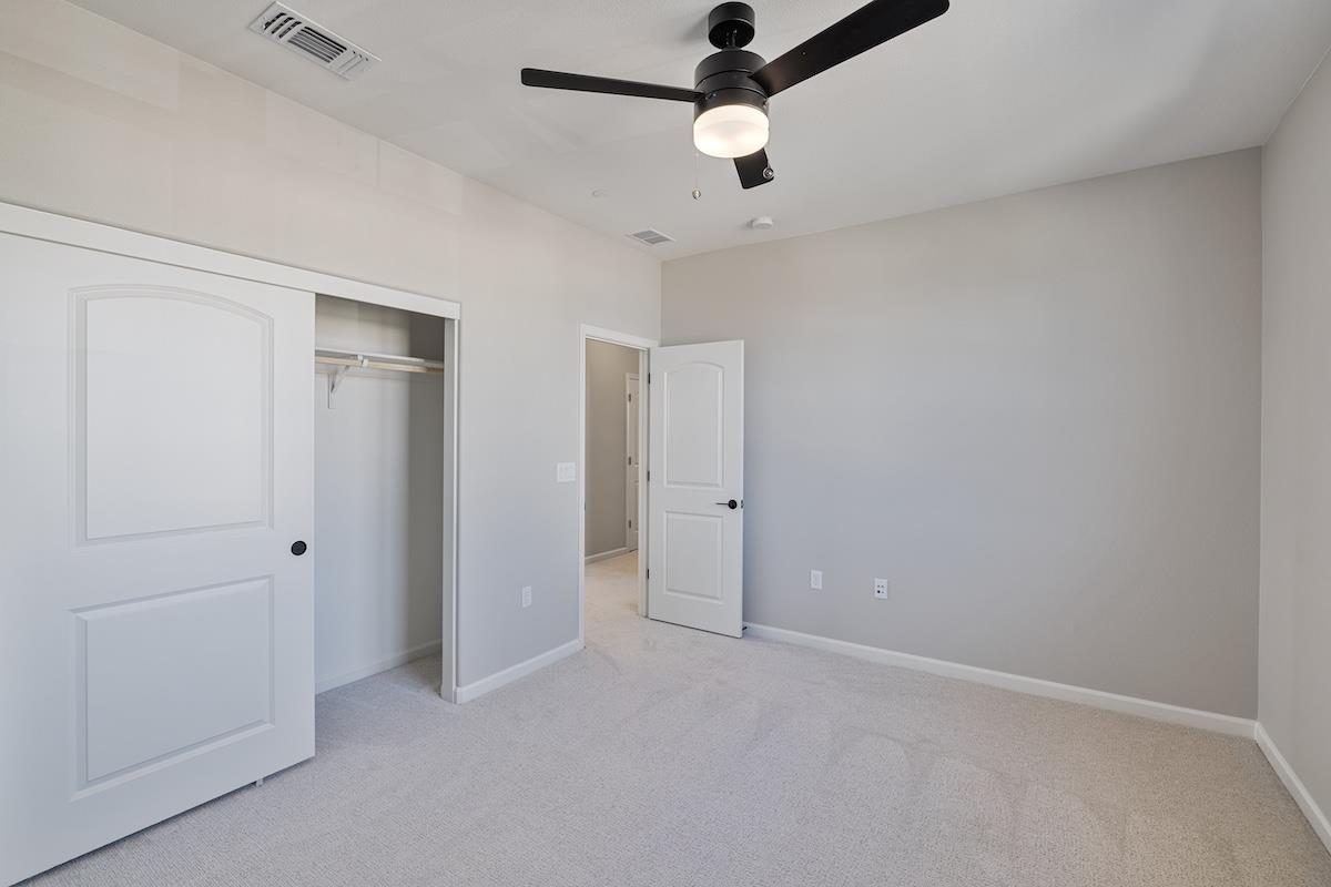 Detail Gallery Image 21 of 43 For 1861 Hydrangea Dr, Hollister,  CA 95023 - 5 Beds | 3 Baths
