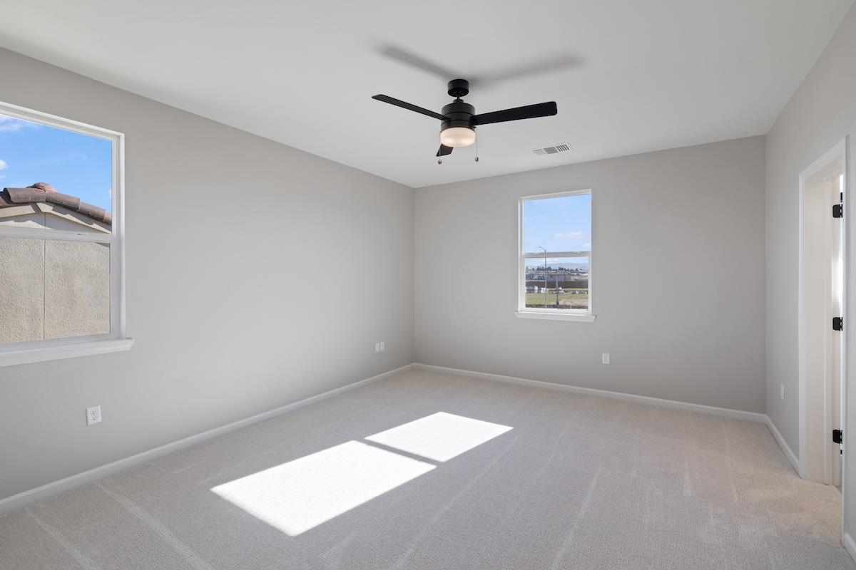 Detail Gallery Image 22 of 43 For 1861 Hydrangea Dr, Hollister,  CA 95023 - 5 Beds | 3 Baths