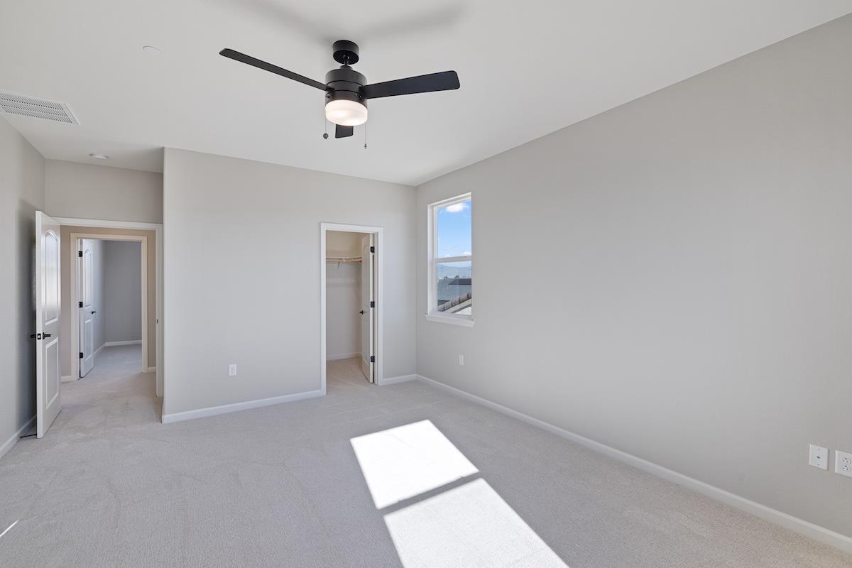 Detail Gallery Image 24 of 43 For 1861 Hydrangea Dr, Hollister,  CA 95023 - 5 Beds | 3 Baths