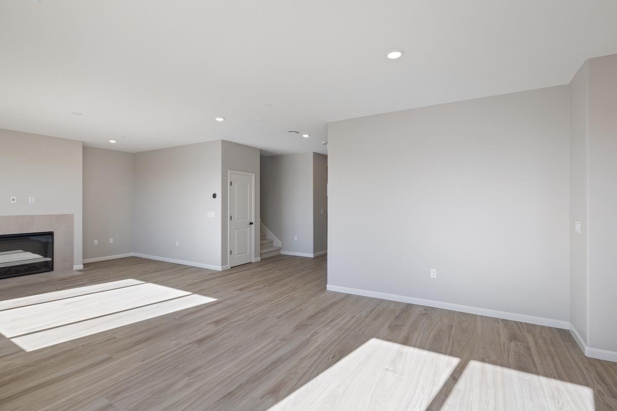Detail Gallery Image 26 of 43 For 1861 Hydrangea Dr, Hollister,  CA 95023 - 5 Beds | 3 Baths
