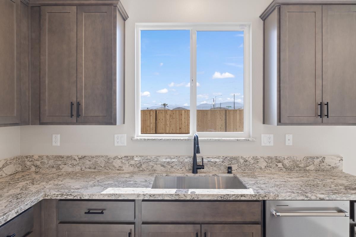 Detail Gallery Image 31 of 43 For 1861 Hydrangea Dr, Hollister,  CA 95023 - 5 Beds | 3 Baths