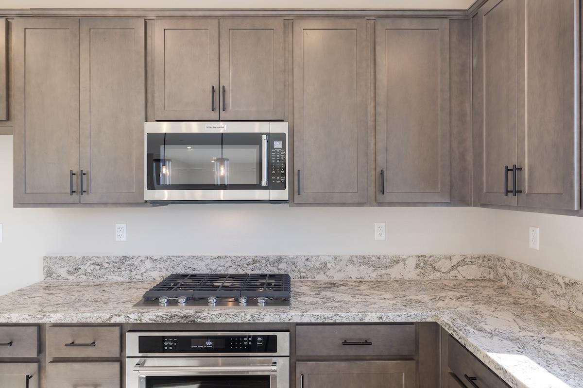 Detail Gallery Image 32 of 43 For 1861 Hydrangea Dr, Hollister,  CA 95023 - 5 Beds | 3 Baths