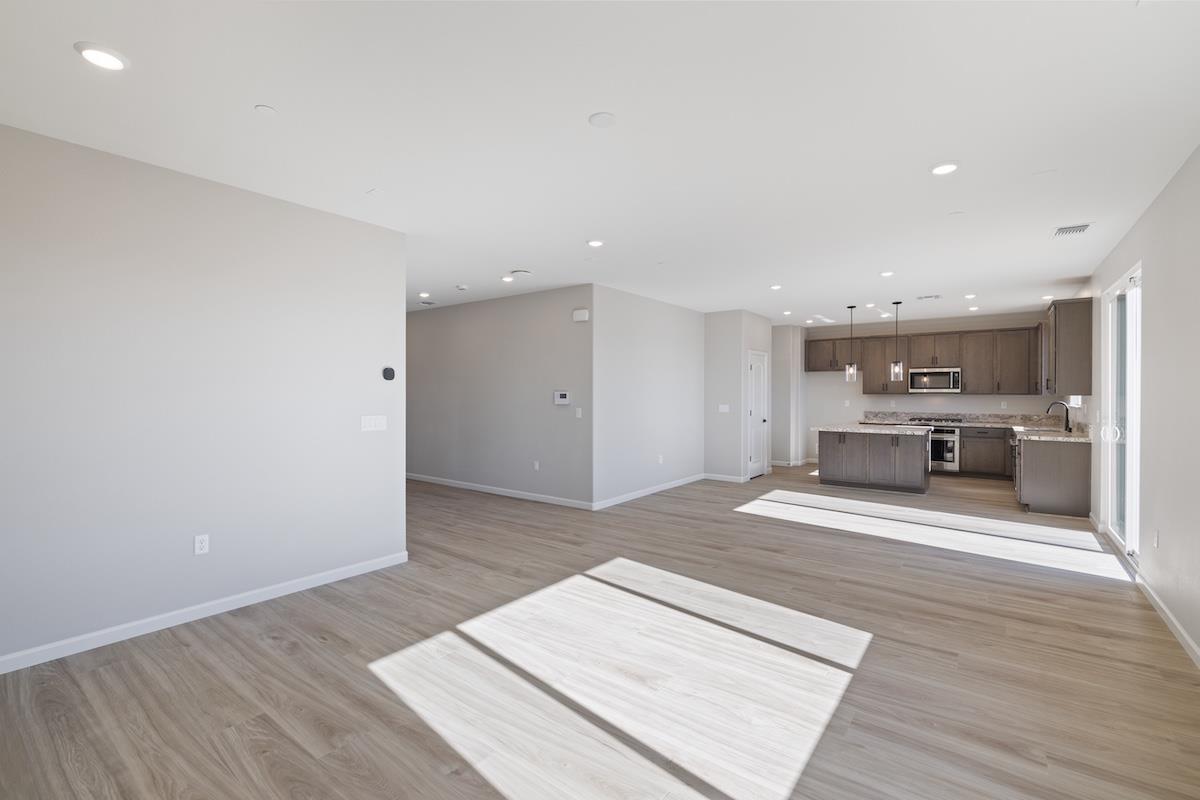 Detail Gallery Image 35 of 43 For 1861 Hydrangea Dr, Hollister,  CA 95023 - 5 Beds | 3 Baths