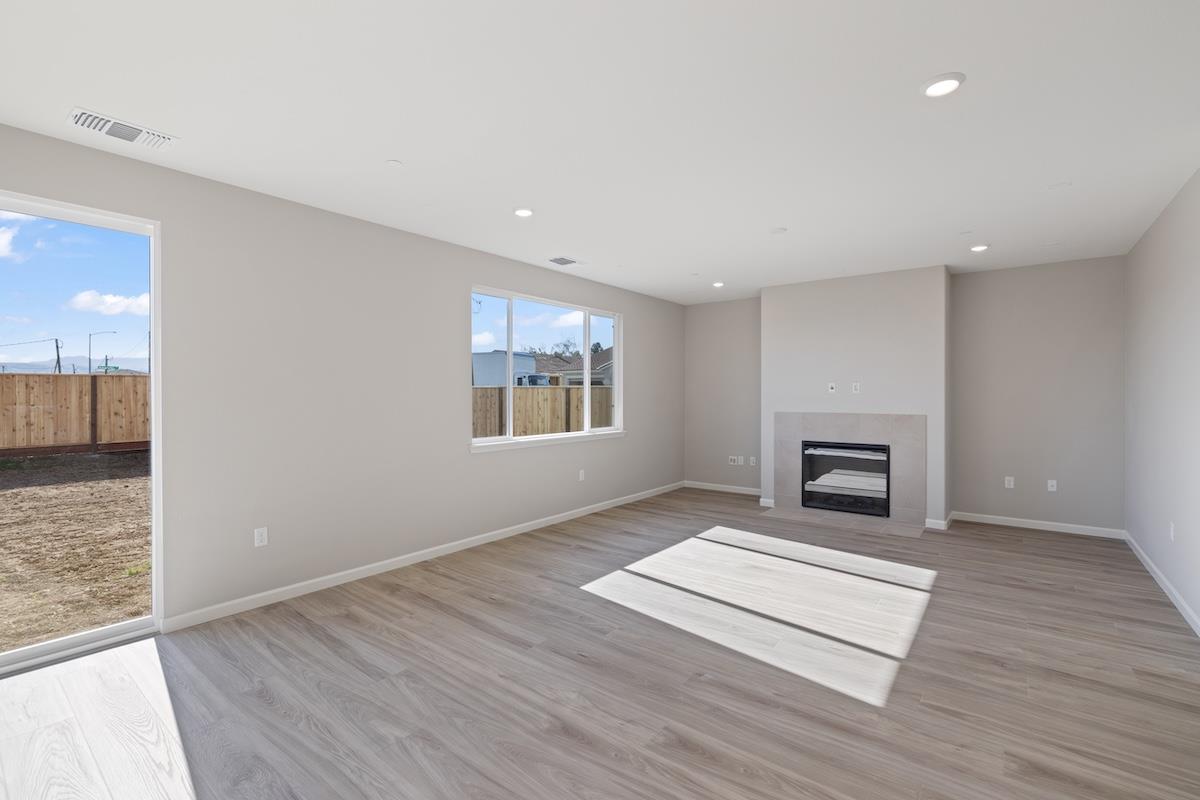 Detail Gallery Image 36 of 43 For 1861 Hydrangea Dr, Hollister,  CA 95023 - 5 Beds | 3 Baths