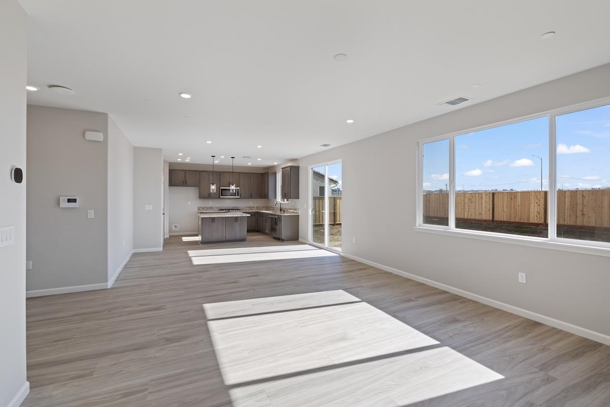 Detail Gallery Image 37 of 43 For 1861 Hydrangea Dr, Hollister,  CA 95023 - 5 Beds | 3 Baths