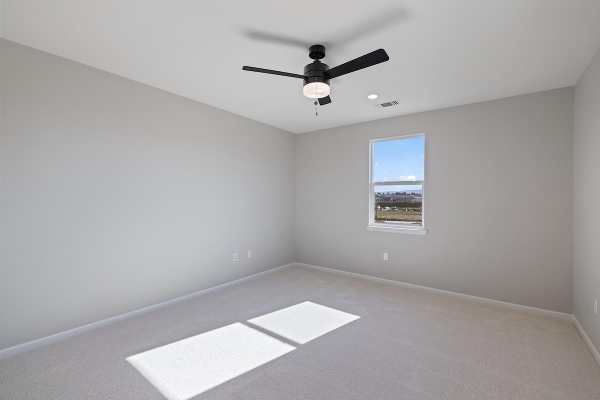 Detail Gallery Image 40 of 43 For 1861 Hydrangea Dr, Hollister,  CA 95023 - 5 Beds | 3 Baths