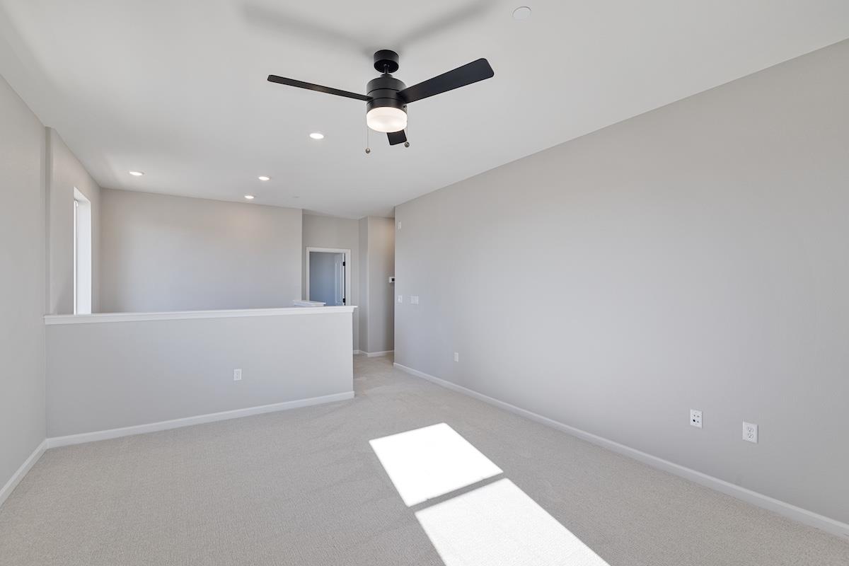 Detail Gallery Image 41 of 43 For 1861 Hydrangea Dr, Hollister,  CA 95023 - 5 Beds | 3 Baths