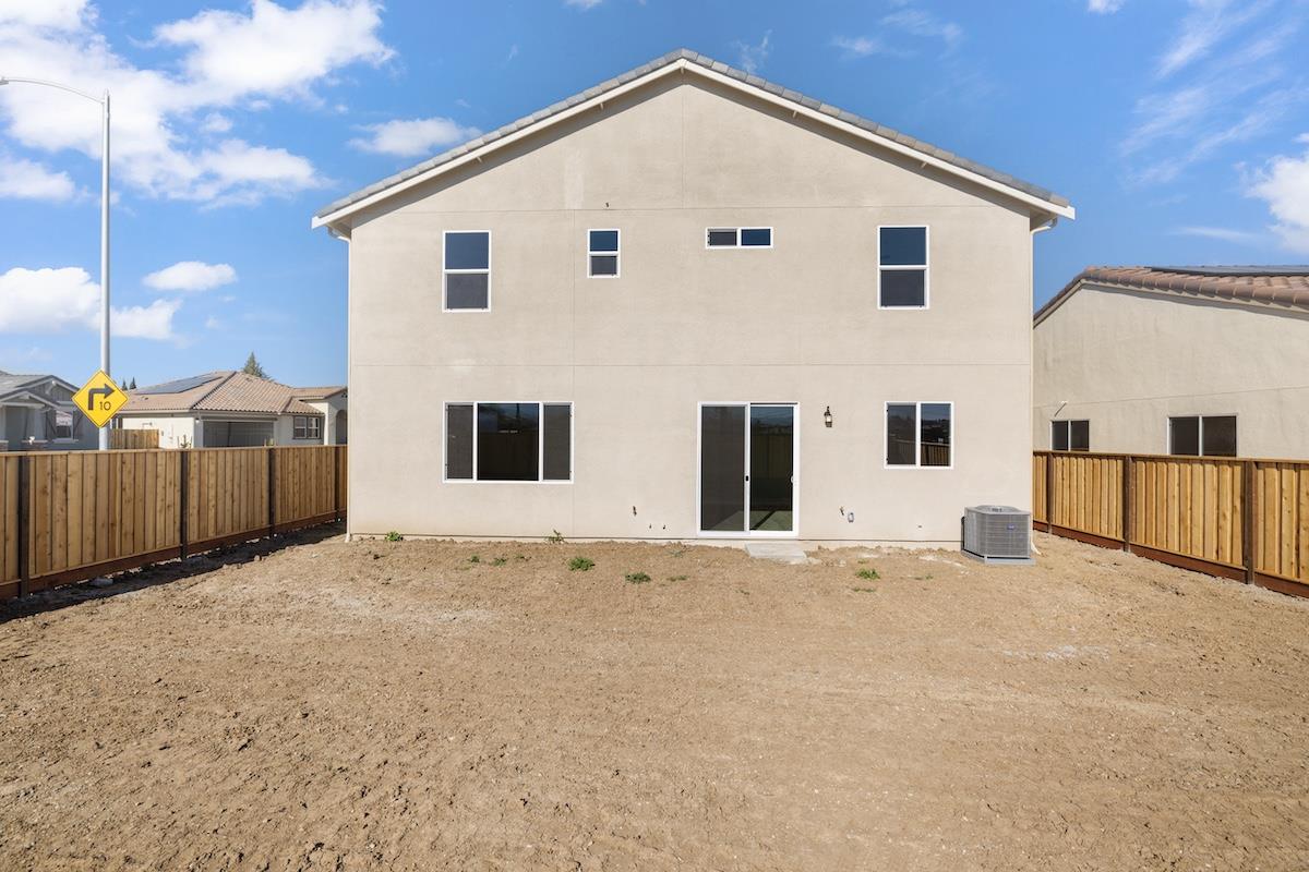 Detail Gallery Image 7 of 43 For 1861 Hydrangea Dr, Hollister,  CA 95023 - 5 Beds | 3 Baths