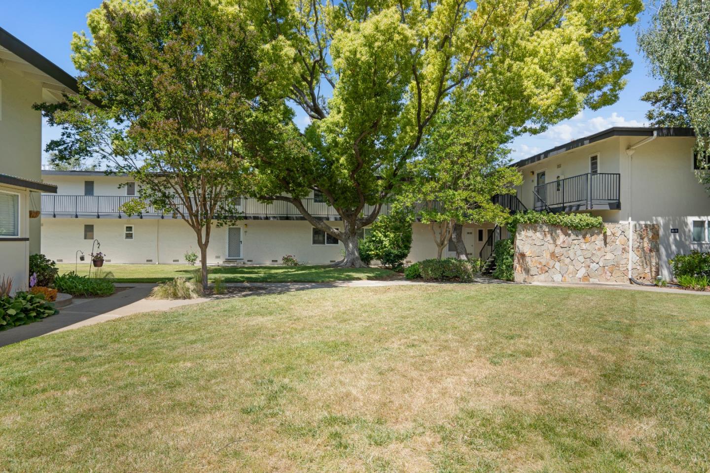 Detail Gallery Image 11 of 12 For 14225 Lora Dr #70,  Los Gatos,  CA 95032 - 2 Beds | 1 Baths