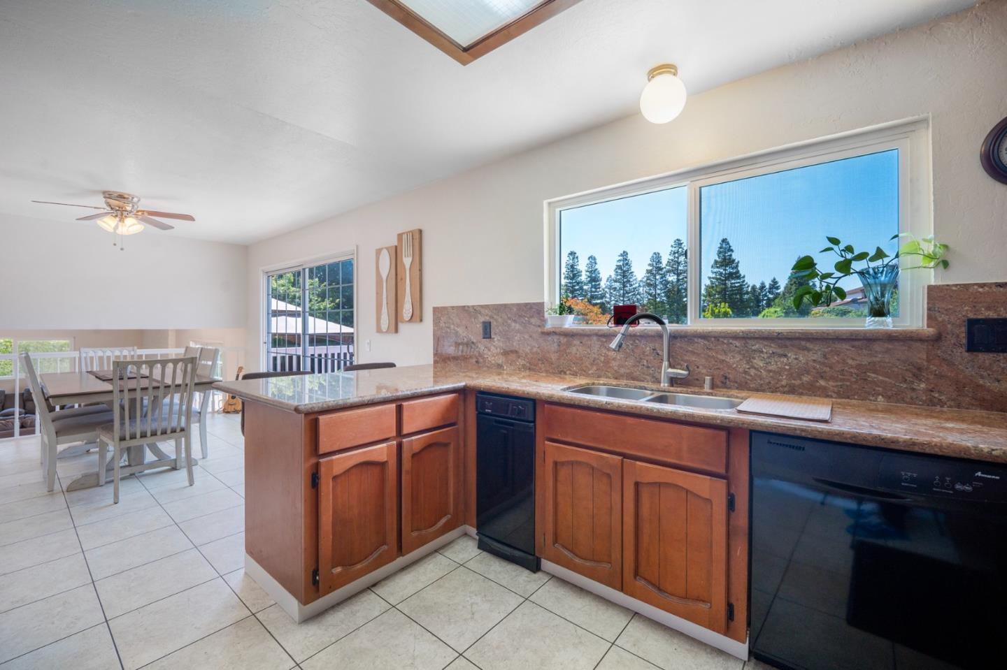 Detail Gallery Image 13 of 43 For 810 W Main Ave, Morgan Hill,  CA 95037 - 4 Beds | 2/1 Baths