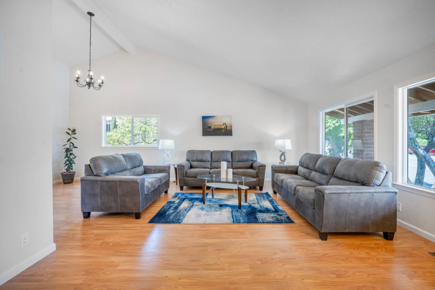 Detail Gallery Image 5 of 43 For 810 W Main Ave, Morgan Hill,  CA 95037 - 4 Beds | 2/1 Baths