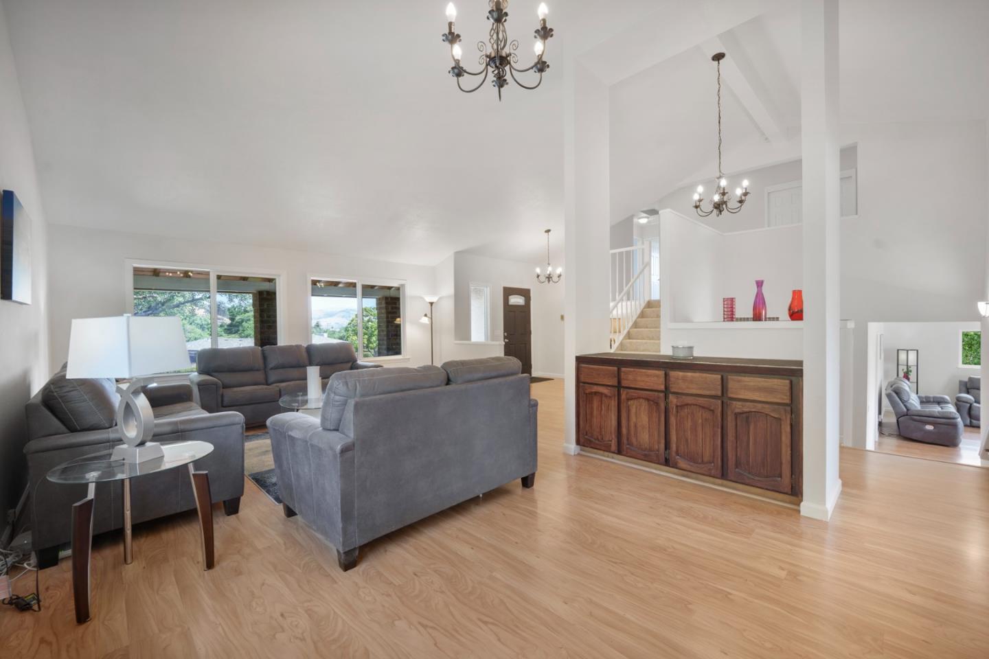 Detail Gallery Image 8 of 43 For 810 W Main Ave, Morgan Hill,  CA 95037 - 4 Beds | 2/1 Baths