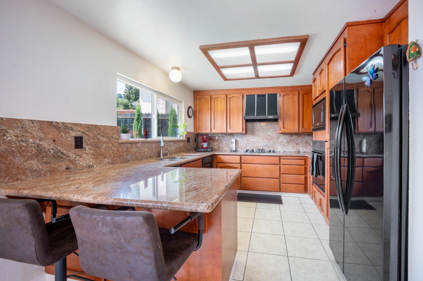 Detail Gallery Image 9 of 43 For 810 W Main Ave, Morgan Hill,  CA 95037 - 4 Beds | 2/1 Baths