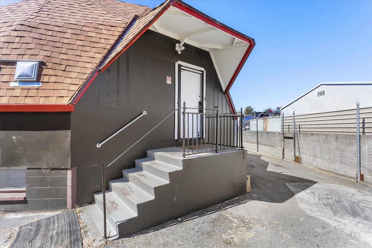 Detail Gallery Image 12 of 100 For 22325 Meekland Ave, Hayward,  CA 94541 - – Beds | – Baths