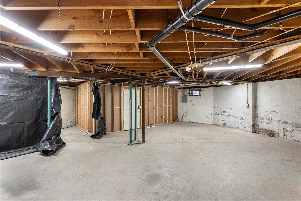 Detail Gallery Image 2 of 3 For 22325 Meekland Ave, Hayward,  CA 94541 - – Beds | – Baths