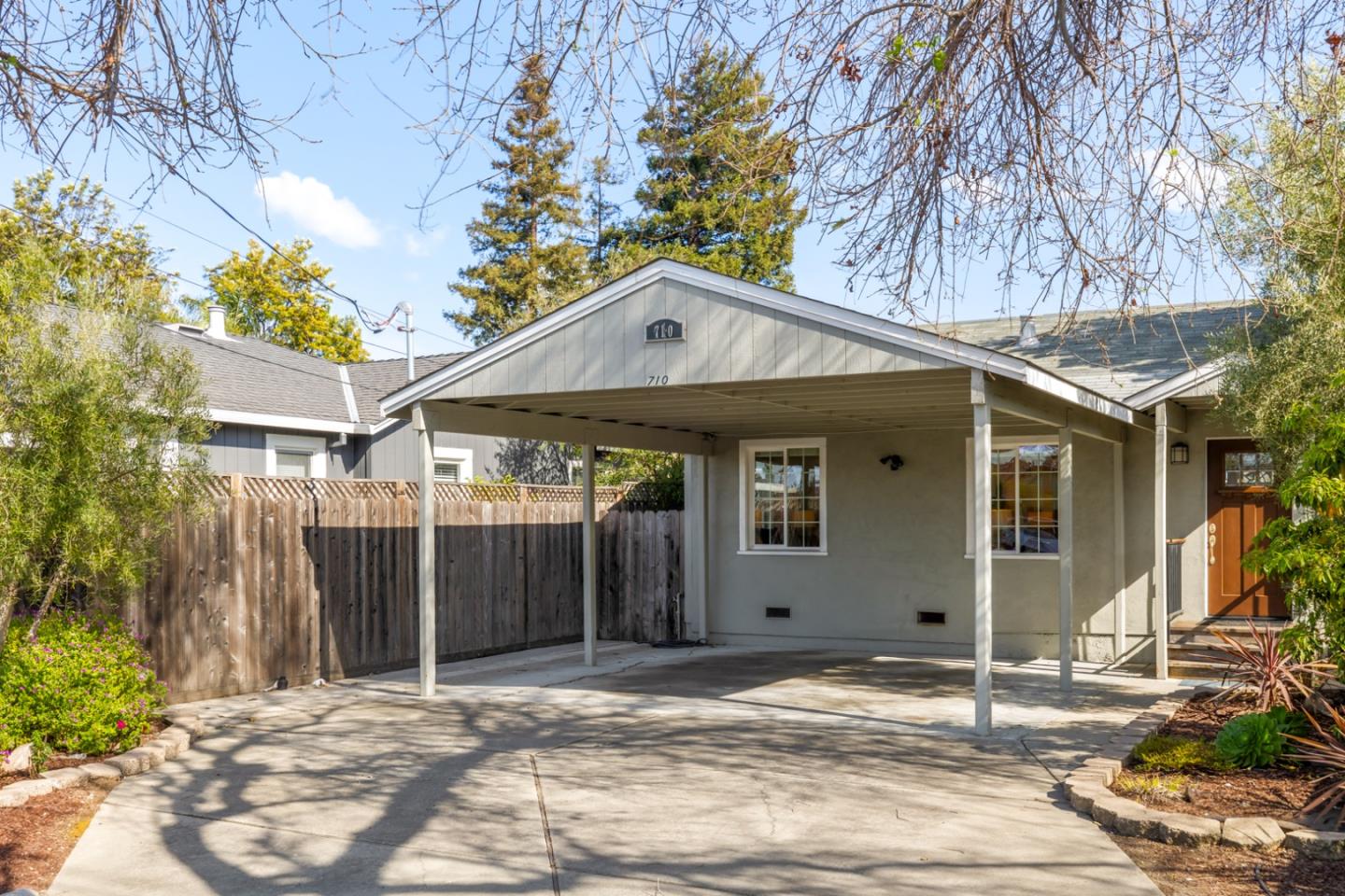 Detail Gallery Image 2 of 37 For 710 5th Ave, Redwood City,  CA 94063 - 2 Beds | 2 Baths