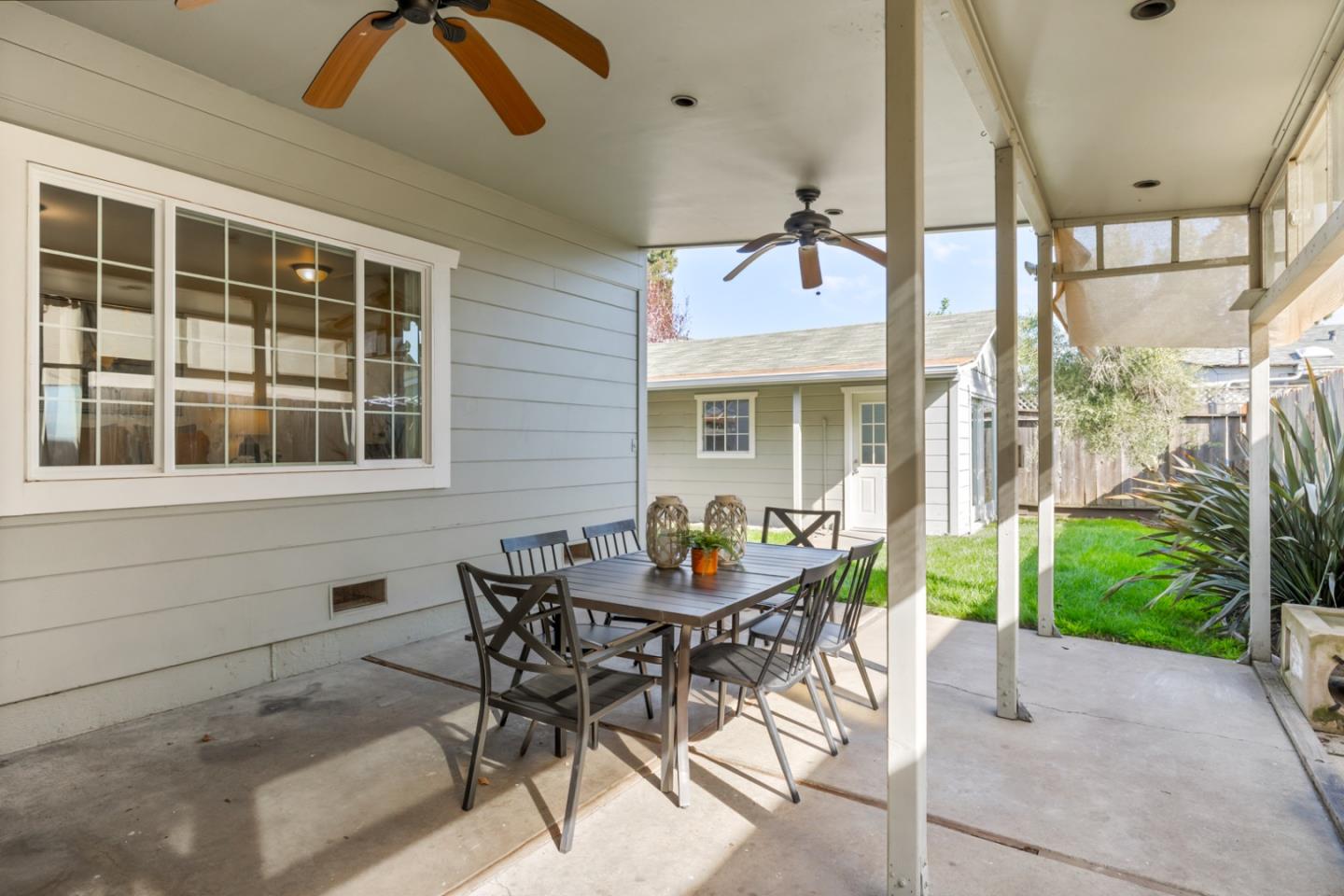 Detail Gallery Image 24 of 37 For 710 5th Ave, Redwood City,  CA 94063 - 2 Beds | 2 Baths