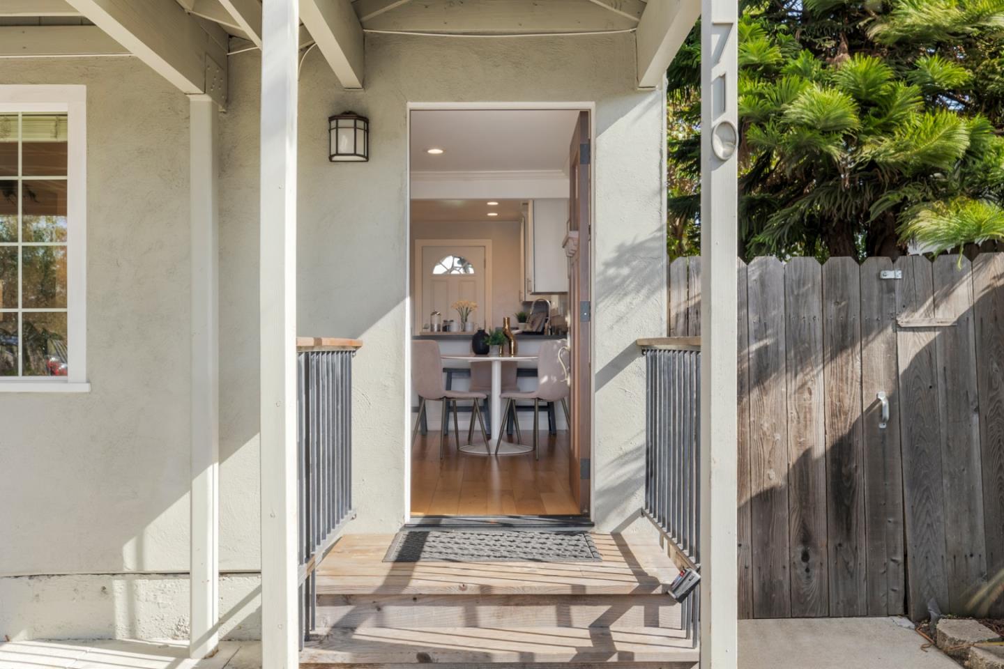 Detail Gallery Image 3 of 37 For 710 5th Ave, Redwood City,  CA 94063 - 2 Beds | 2 Baths