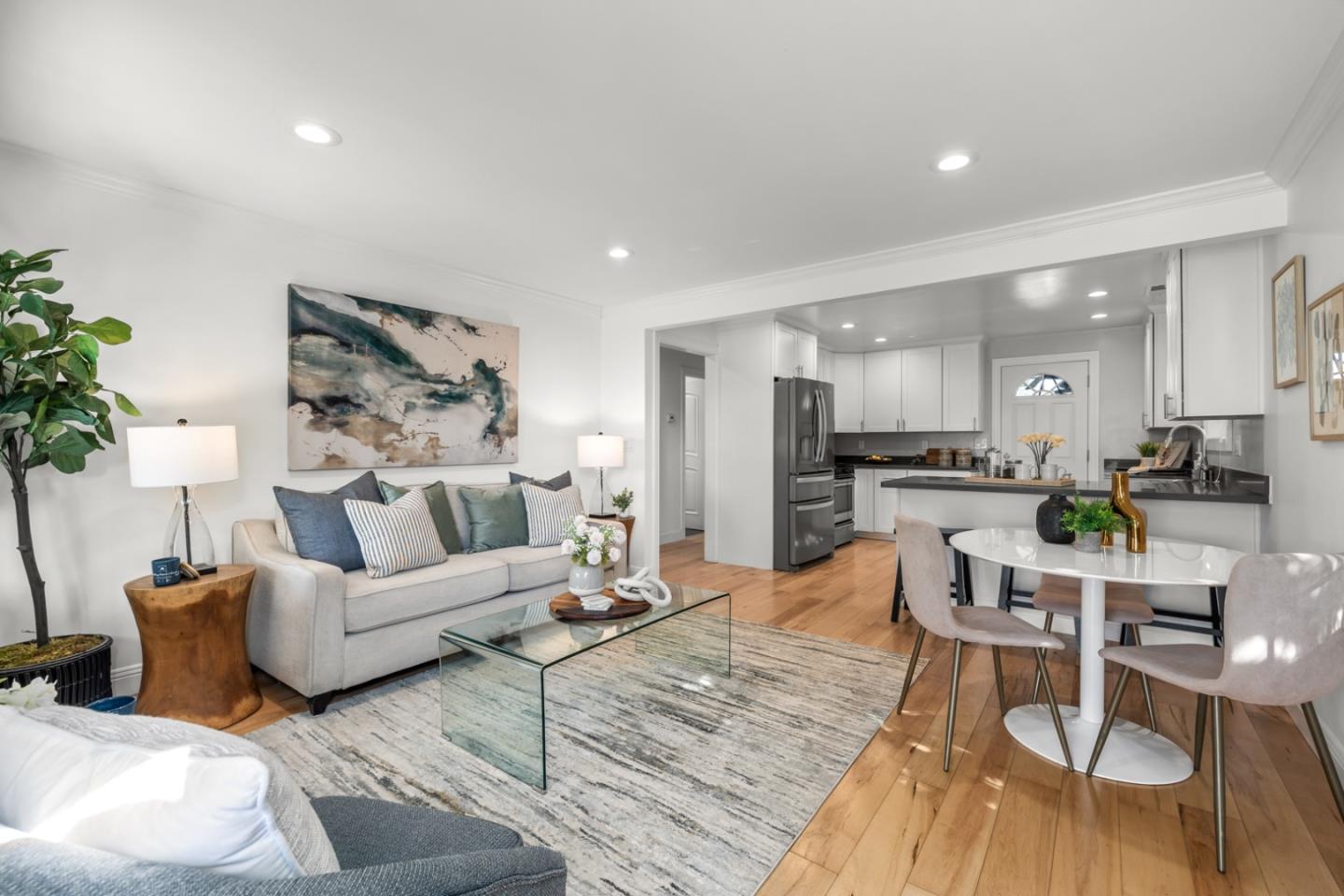 Detail Gallery Image 4 of 37 For 710 5th Ave, Redwood City,  CA 94063 - 2 Beds | 2 Baths
