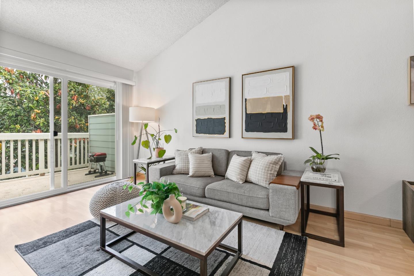 Detail Gallery Image 3 of 20 For 37000 Meadowbrook Cmn #202,  Fremont,  CA 94536 - 2 Beds | 2 Baths