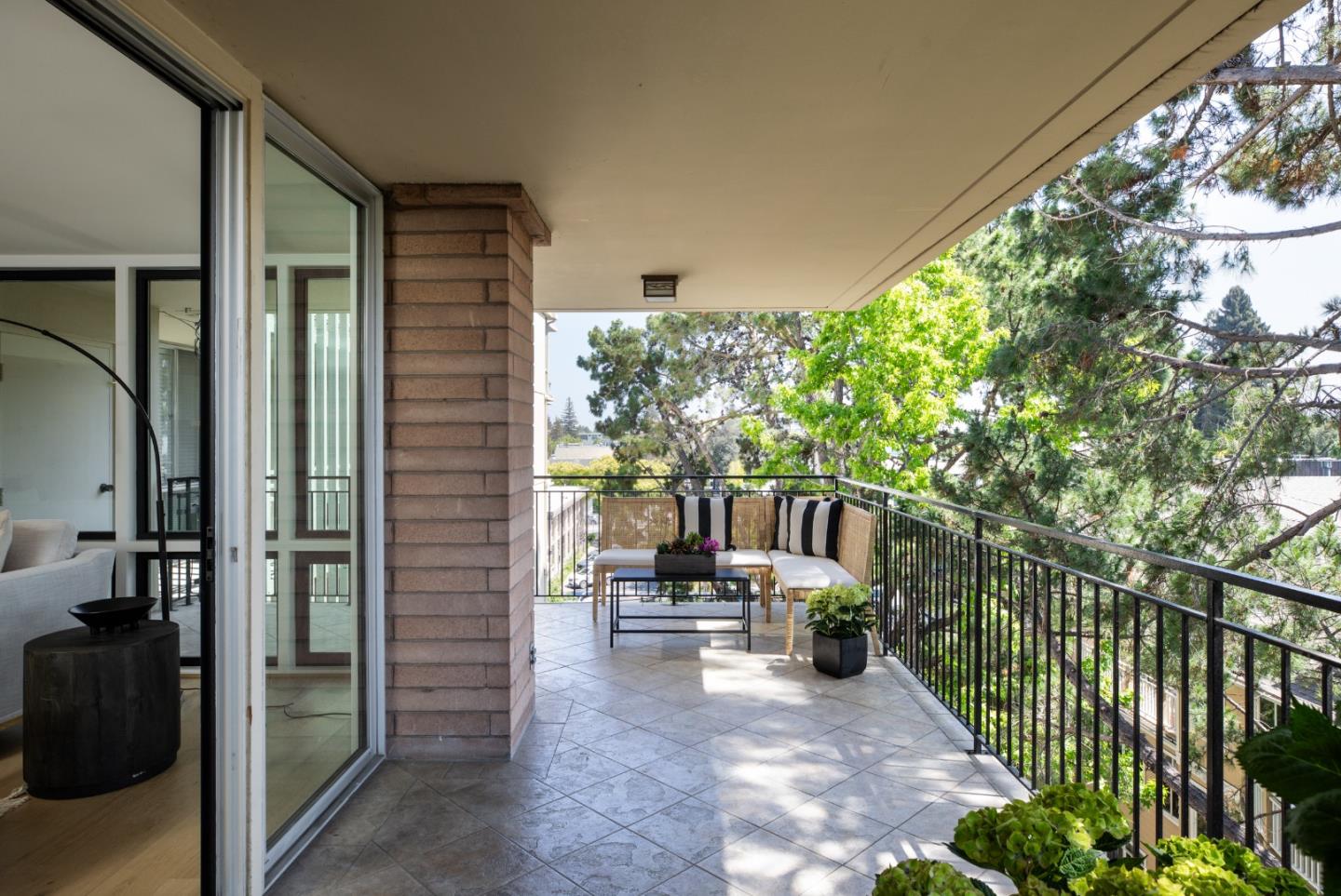 Detail Gallery Image 5 of 30 For 360 Everett Ave 5b,  Palo Alto,  CA 94301 - 2 Beds | 2 Baths