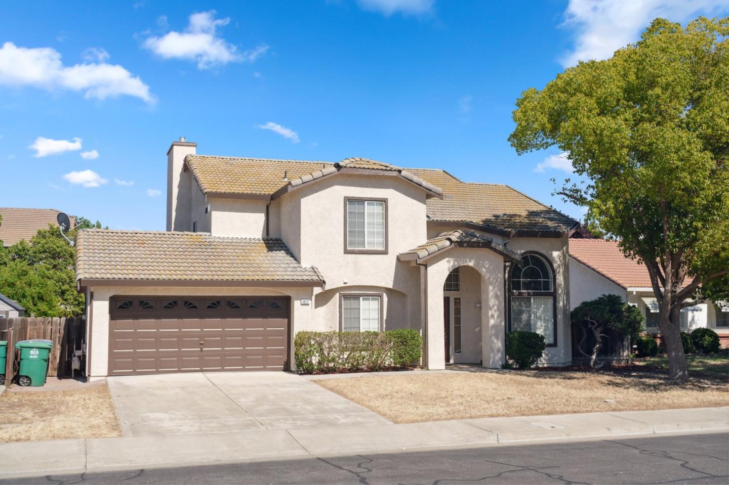 Detail Gallery Image 1 of 30 For 1622 Fir Dr, Los Banos,  CA 93635 - 4 Beds | 3 Baths