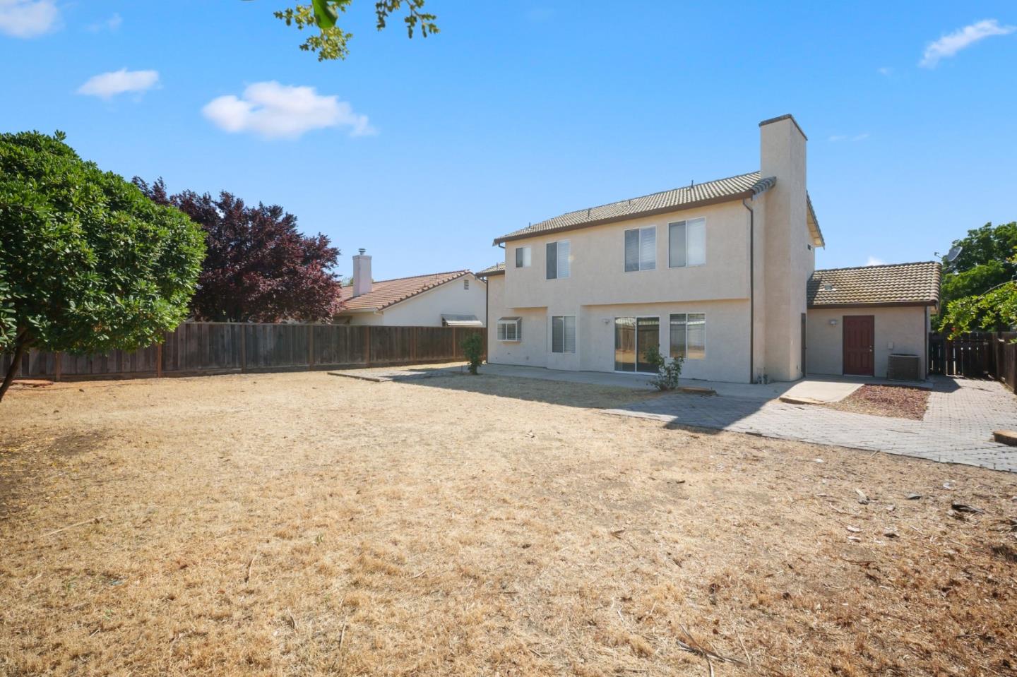 Detail Gallery Image 4 of 30 For 1622 Fir Dr, Los Banos,  CA 93635 - 4 Beds | 3 Baths