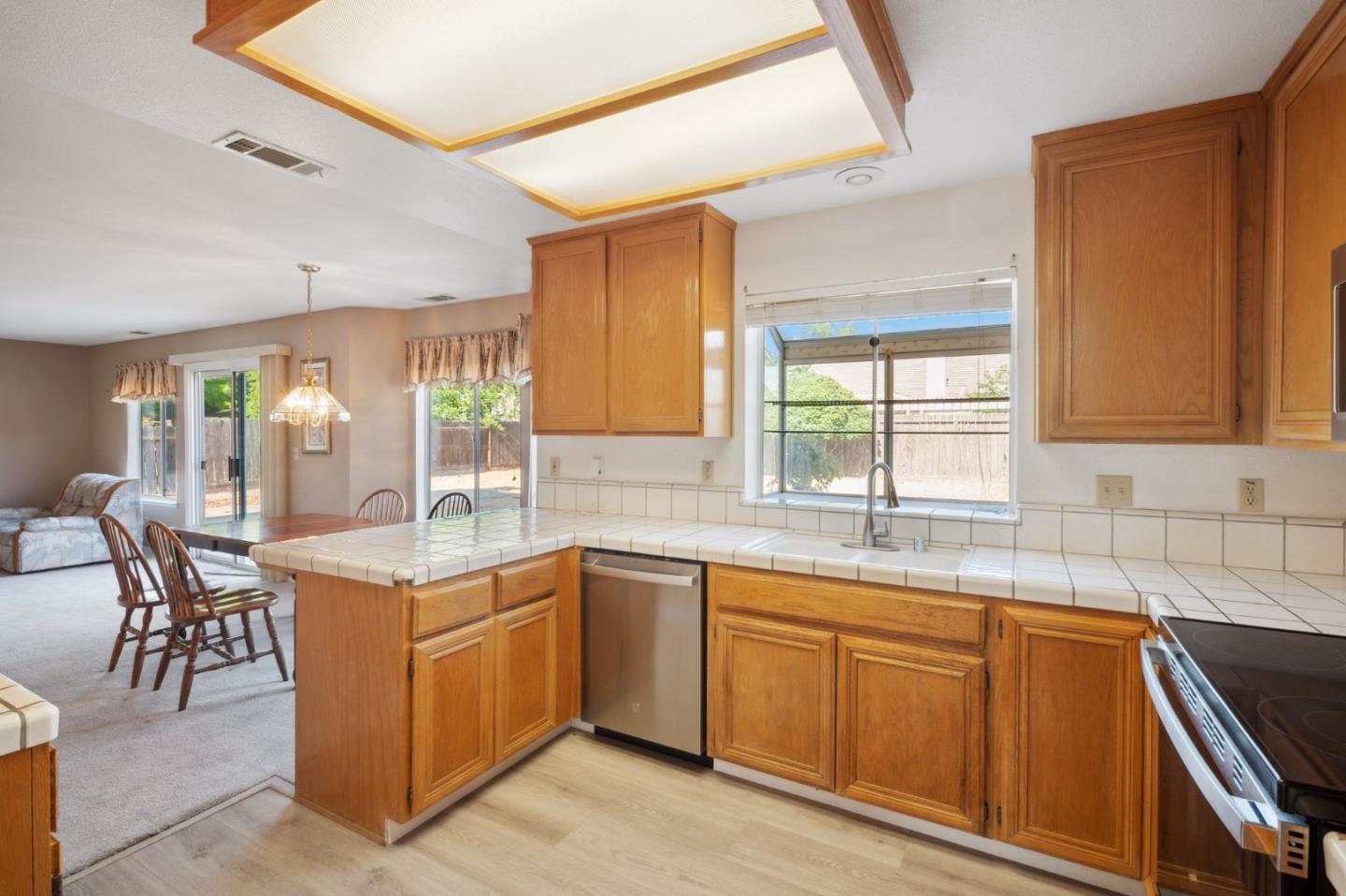 Detail Gallery Image 7 of 30 For 1622 Fir Dr, Los Banos,  CA 93635 - 4 Beds | 3 Baths