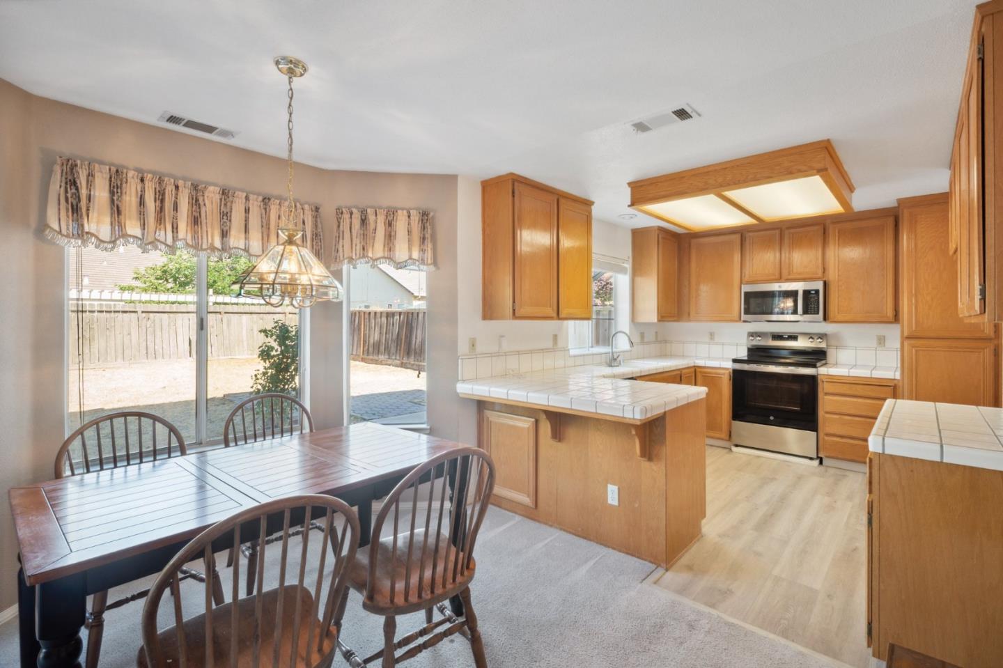 Detail Gallery Image 9 of 30 For 1622 Fir Dr, Los Banos,  CA 93635 - 4 Beds | 3 Baths