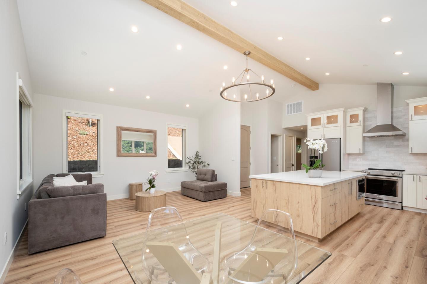 Detail Gallery Image 13 of 27 For 30 Lydia Ct, Hillsborough,  CA 94010 - 2 Beds | 1/1 Baths